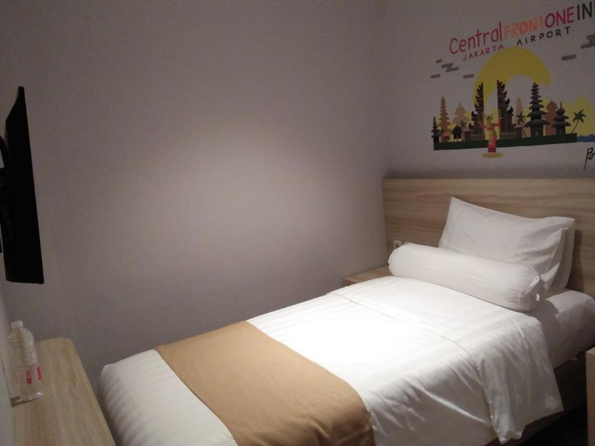Central Front One Inn Jakarta Airport Rawabokor Dua Екстер'єр фото
