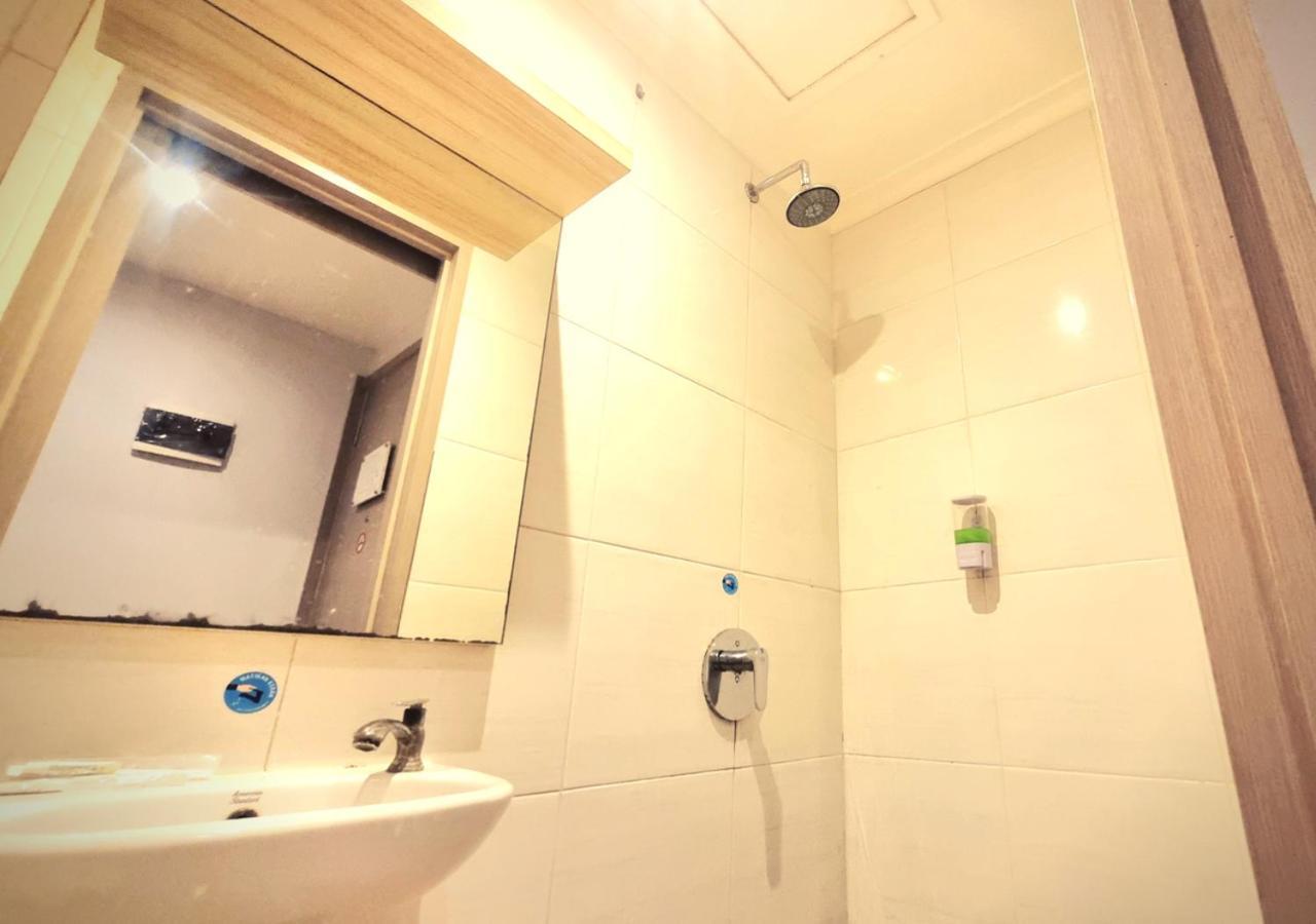 Central Front One Inn Jakarta Airport Rawabokor Dua Екстер'єр фото