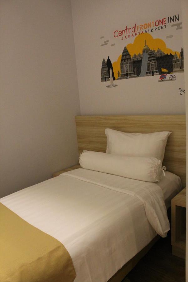 Central Front One Inn Jakarta Airport Rawabokor Dua Екстер'єр фото