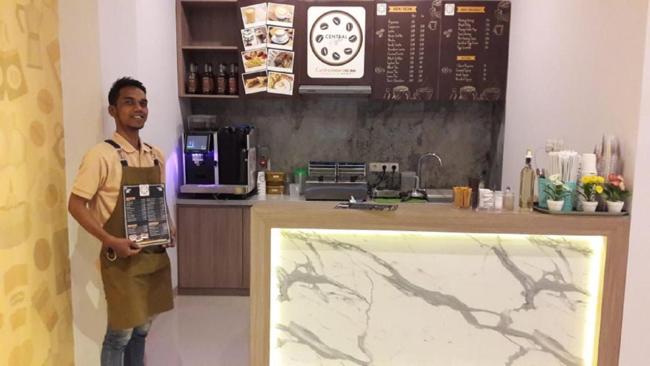 Central Front One Inn Jakarta Airport Rawabokor Dua Екстер'єр фото
